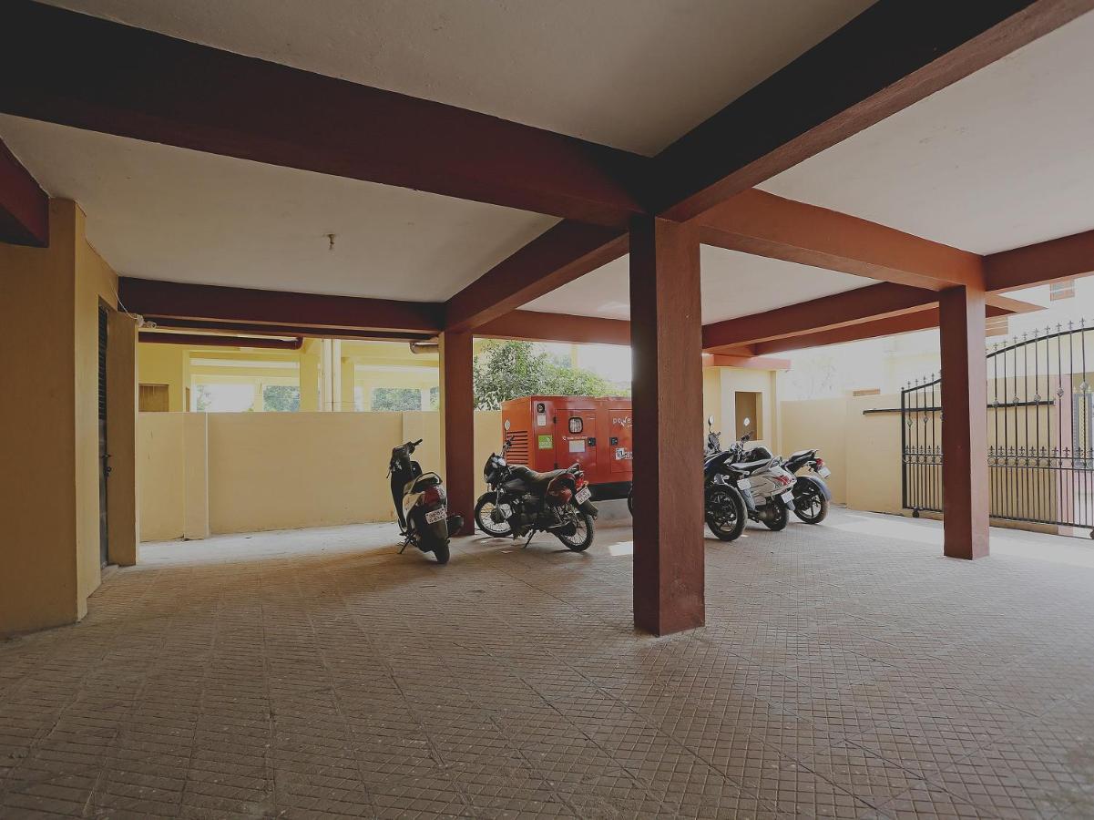 Oyo 17276 The Maple Tree Hotels Bhubaneswar Bagian luar foto