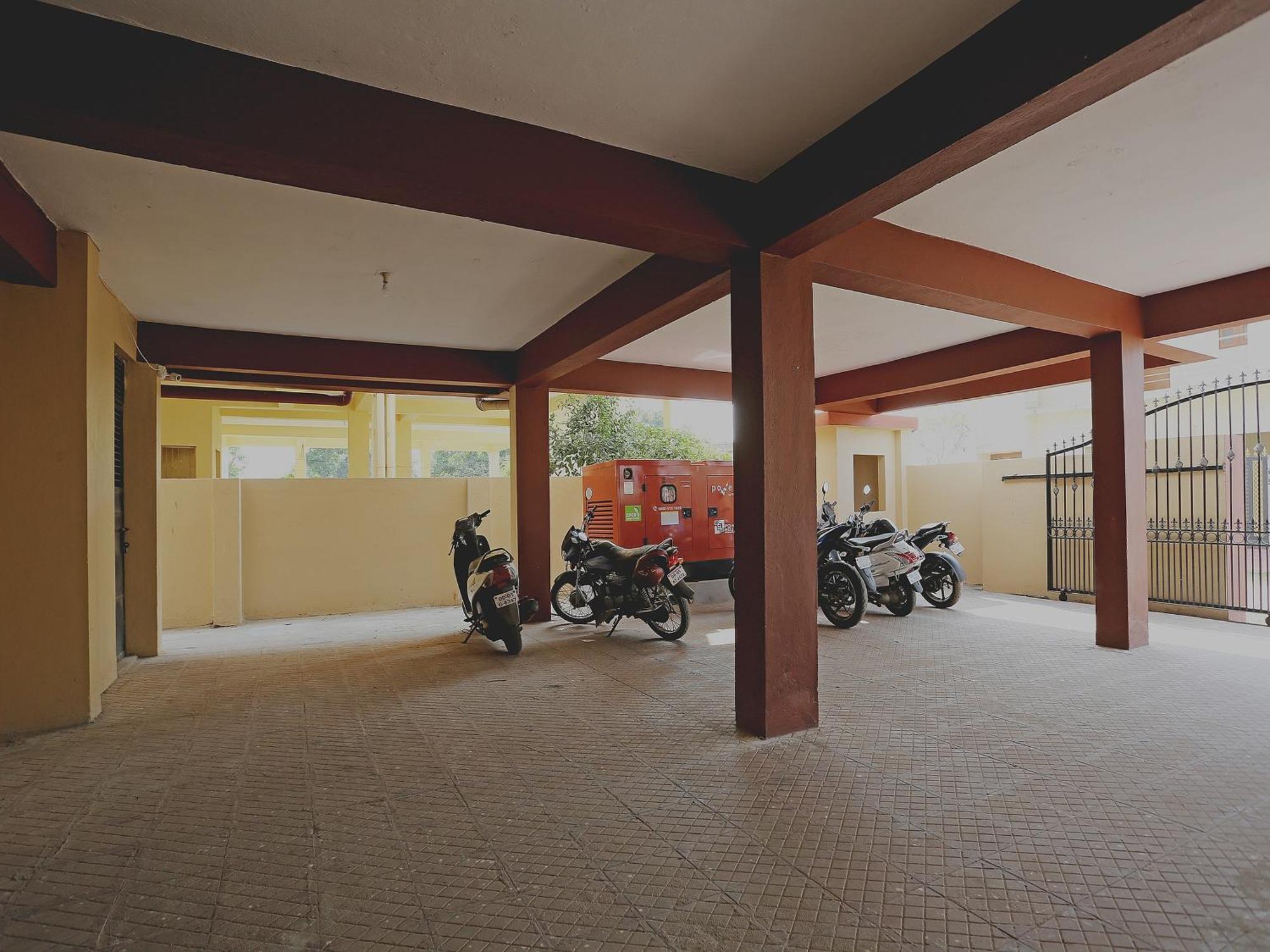 Oyo 17276 The Maple Tree Hotels Bhubaneswar Bagian luar foto