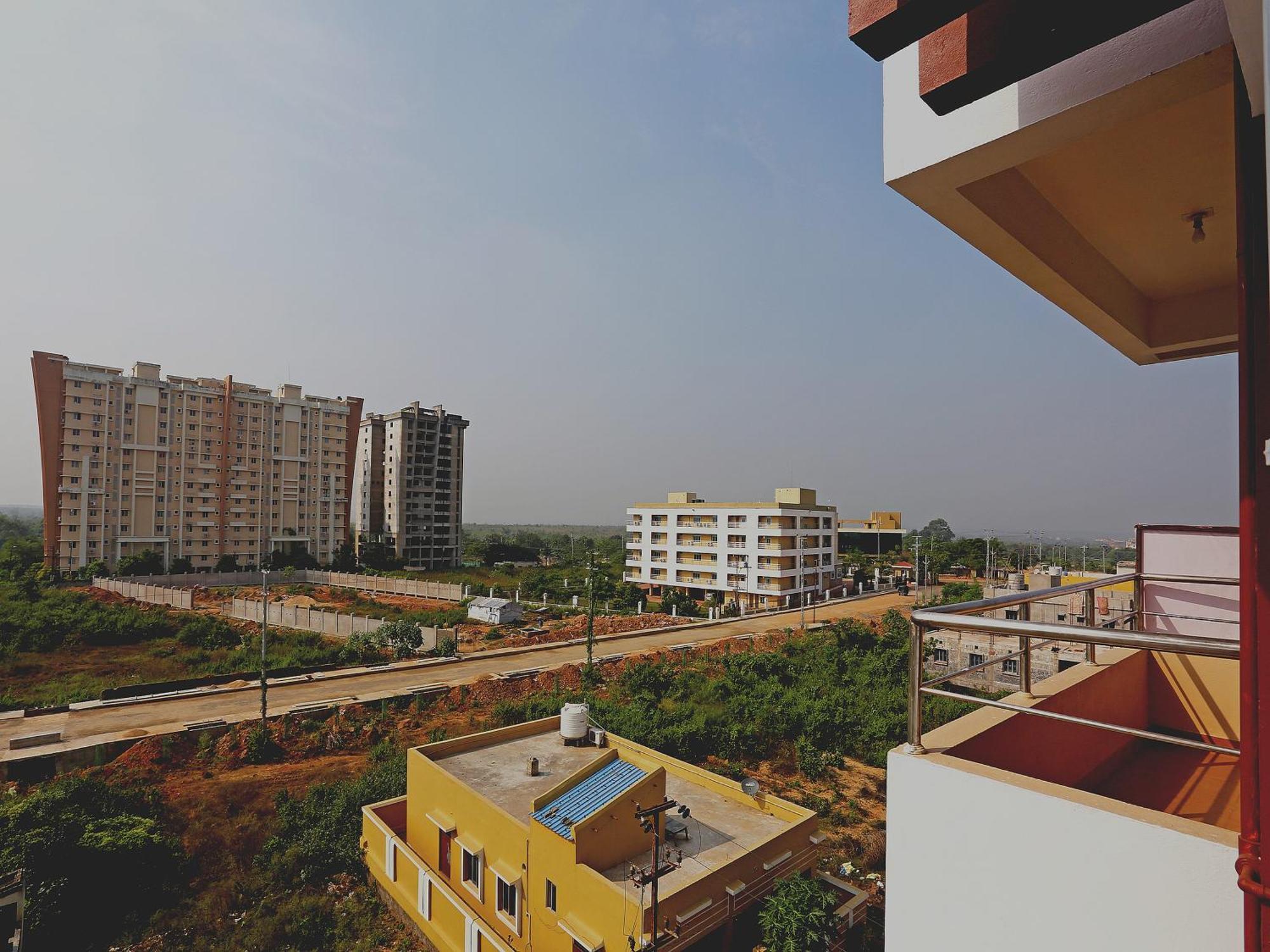Oyo 17276 The Maple Tree Hotels Bhubaneswar Bagian luar foto